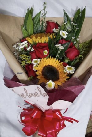 Bouquet rosas, girasoles y coquetas