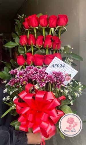 Arreglo floral rosas y maragaritas