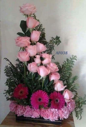 Arreglo floral rosas rosadas, gerberas y claveles