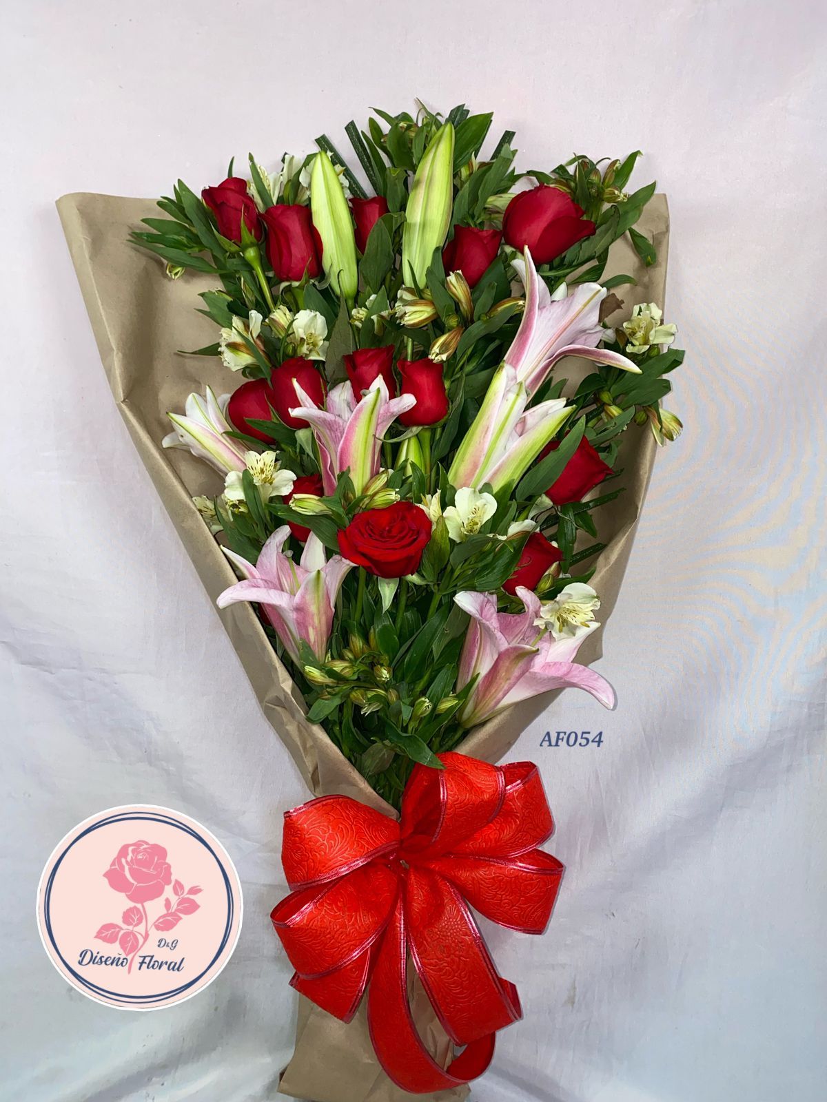 Bouquet cascada rosas y lirios