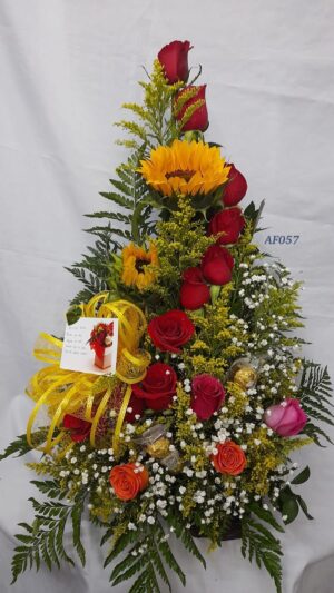 Arreglo rosas rojas y girasoles