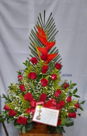 Arreglo floral heliconia y rosas rojas