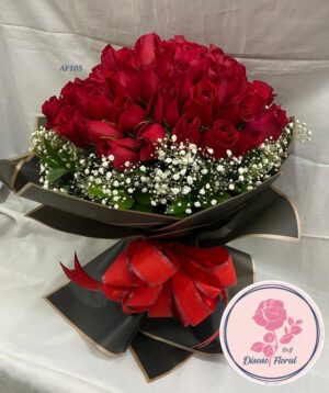 Bouquet rosas rojas y yipso