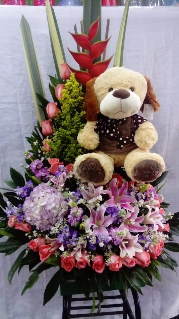 Arreglo floral rosas, orquídeas y peluche