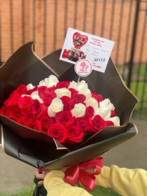 Bouquet rosas rojas y balncas