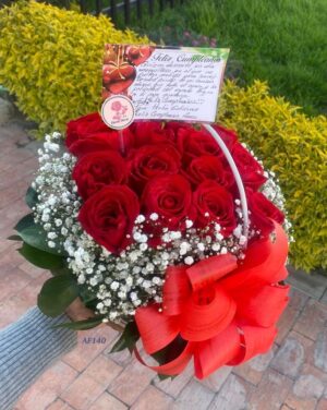 Arreglo rosas y yipso