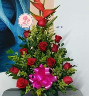 Arreglo floral rosas y heliconia