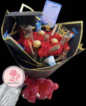 Bouquet graduante rosas, chocolates y mariposas