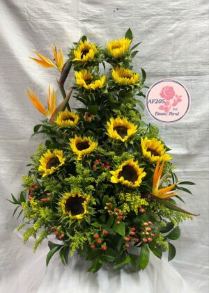 Arreglo de girasoles y aves del paraiso
