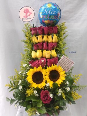 Arreglo escalera rosas, girasol y globo