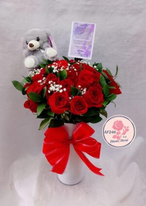 Rosas en florero de cristal