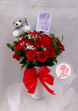 Rosas en florero de cristal